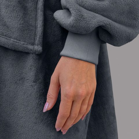 Szara bluza koc oversize – miękki, przyjemny w dotyku materiał i elastyczny ściągacz przy rękawie gwarantują komfort i ciepło