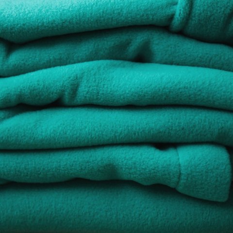 Miękki koc polarowy turkusowy – gruby polar 300 g/m², ciepły i przyjemny w dotyku materiał