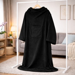 Czarna bluza koc z rękawami z polaru – ciepły koc oversize 145x205 cm, uniwersalny rozmiar dla dorosłych i dzieci
