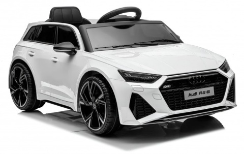 Białe auto elektryczne Audi RS6 dla dziecka – widok z przodu pod kątem, sportowy grill i reflektory LED