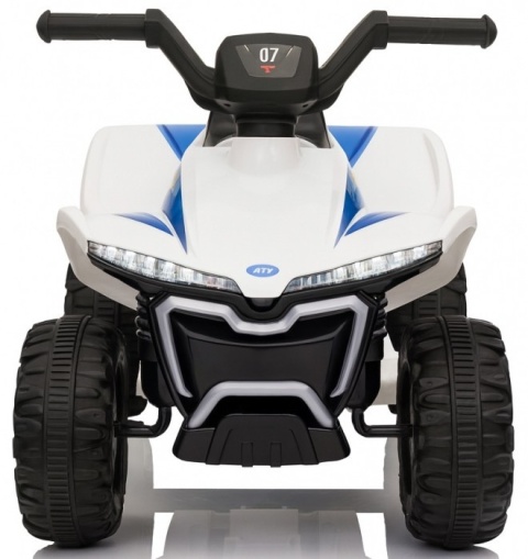 Sportowy quad elektryczny dla dziecka na akumulator – dynamiczne ujęcie pod kątem, model ATV w kolorze białym