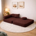 Brązowa sofa piankowa modułowa dla dzieci ustawiona przy ścianie w pokoju