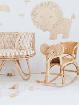 Drewniana dekoracja ścienna lew safari w pokoju dziecka styl boho naturalne wnętrze