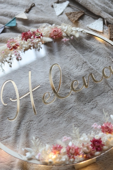Lustrzana dekoracja z imieniem Helena – elegancka ozdoba na baby shower i do pokoju dziecka