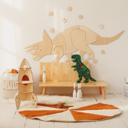 Drewniana dekoracja ścienna dinozaur triceratops w pokoju dziecka, naturalna ozdoba z motywem dinozaurów