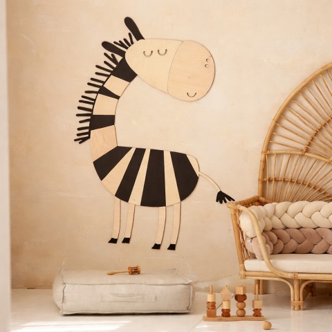 Drewniana dekoracja ścienna zebra safari w pokoju dziecka styl boho naturalne wnętrze