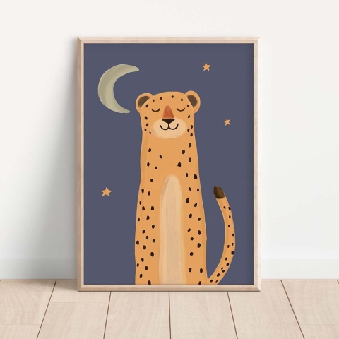 Ilustracja geparda na tle nocnego nieba z księżycem i gwiazdami, plakat dziecięcy w stylu minimalistycznym