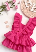 Różowy rampers niemowlęcy muślinowy z falbankami dla dziewczynki styl boho