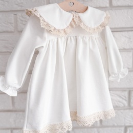 Biała elegancka sukienka dla dziewczynki z koronkowym kołnierzykiem handmade