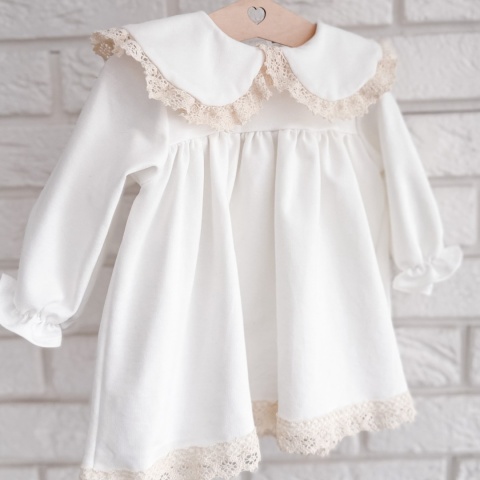 Biała elegancka sukienka dla dziewczynki z koronkowym kołnierzykiem handmade