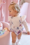 Dziewczynka w komplecie body z bloomersami w kwiaty – stylizacja niemowlęca boho elegancka