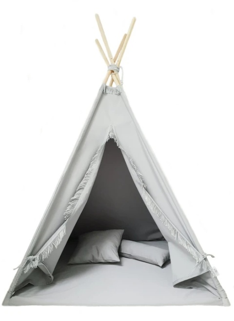 Szare tipi dla dziecka, namiot dziecięcy boho z poduszkami na białym tle