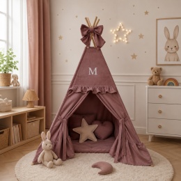 Pudroworóżowy namiot tipi velvet w pokoju dziewczynki z dekoracjami boho