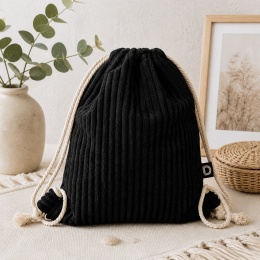 czarny plecak worek dziecięcy ze sztruksu na sznurkach, miękki materiał, stylowy minimalizm, naturalne tło, akcesoria dla dzieci