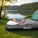 Jednoosobowy materac dmuchany na camping nad jeziorem zapewniający komfortowy wypoczynek na łonie natury