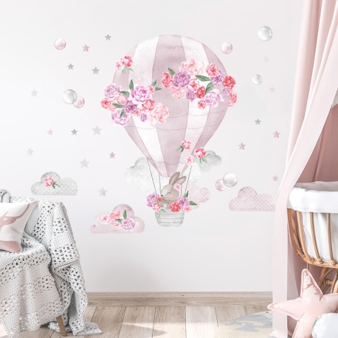 Naklejka ścienna balon z królikiem i różowymi piwoniami w pokoju dziewczynki – pastelowa dekoracja ścienna do pokoju dziecka.