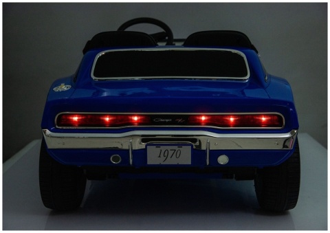 Auto na akumulator Dodge Charger R/T niebieskie – podświetlane tylne światła LED podczas jazdy.