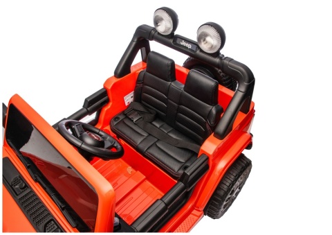 Miękkie siedzenie z ekoskóry w Jeep Rubicon na akumulator