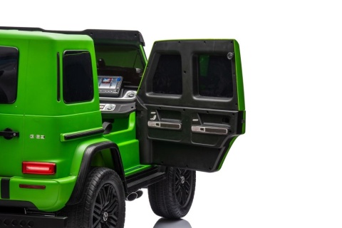 Mercedes G63 XXL na akumulator – detale wnętrza i drzwi
