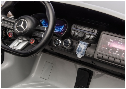 Panel multimedialny LCD w Mercedesie GT63 AMG na akumulator dla dzieci