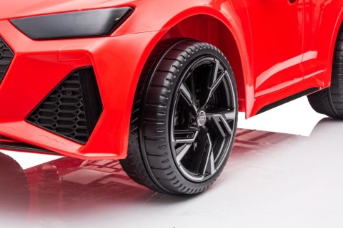 Koło EVA w czerwonym Audi RS6 na akumulator dla dziecka.