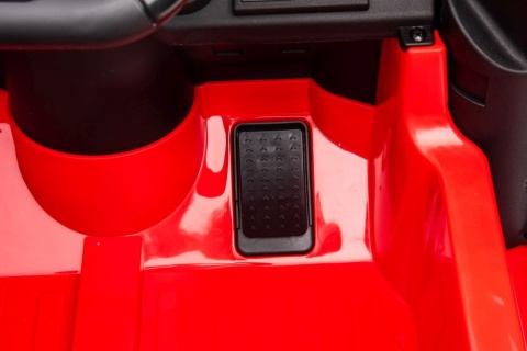 Pedał gazu w Audi RS6 na akumulator dla dziecka. Intuicyjne sterowanie umożliwiające samodzielną jazdę.