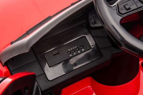 Panel muzyczny z wejściem USB w Audi RS6 na akumulator dla dziecka. Odtwarzacz muzyki do samochodu