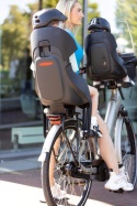 Fotelik rowerowy Bobike GO Maxi zamontowany na rowerze
