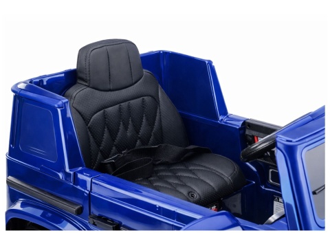Miękkie siedzenie z ekoskóry w samochodzie na akumulator Mercedes AMG G63 dla dzieci.
