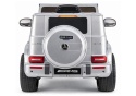 Tył samochodu Mercedes AMG G63 na akumulator dla dzieci w kolorze srebrnym z kołem zapasowym.