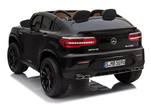 Czarne auto na akumulator Mercedes GLC 63S dla dzieci – widok tylno-boczny