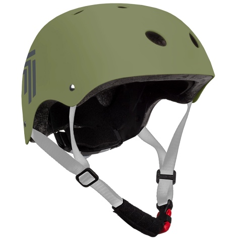 Kask ochronny dziecięcy Army Green widok z przodu pod kątem z paskiem podbródkowym