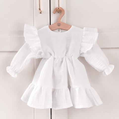 Biała muślinowa sukienka dla dziewczynki z falbankami i długim rękawem. Elegancka sukienka dziecięca handmade.