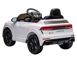 Białe Audi RS Q8 na akumulator dla dzieci – widok tylnej części pojazdu z oświetleniem LED