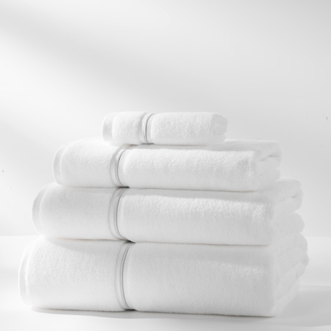 Miękka struktura białego ręcznika premium z bawełny frotte