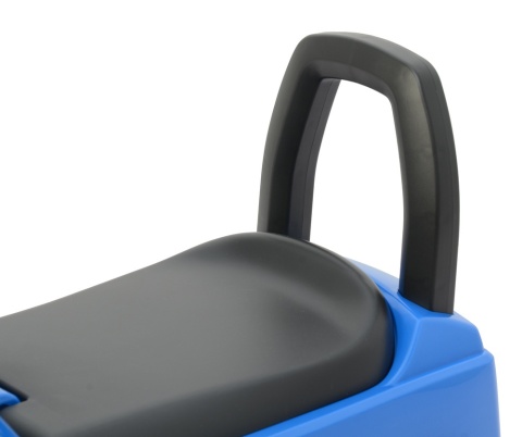 Ergonomiczne siedzisko i oparcie jeździka Mercedes Actros dla dzieci w kolorze niebieskim
