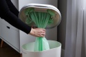 Wymiana worka w koszu na pieluchy Shnuggle Eco-Touch kompatybilnym ze standardowymi workami