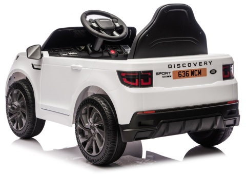Biały samochód na akumulator Land Rover Discovery – tylna część pojazdu pod kątem