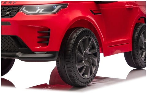 Miękkie koła EVA w czerwonym Land Rover Discovery na akumulator