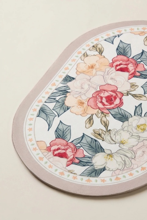 Dywanik dekoracyjny FLORAL 50x80 cm z kwiatowym wzorem – widok z góry