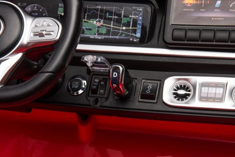 Panel sterowania i kokpit w Mercedesie G63 XXL na akumulator