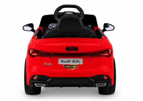 Tył czerwonego samochodu elektrycznego Audi A5L dla dzieci z tylnymi światłami LED.