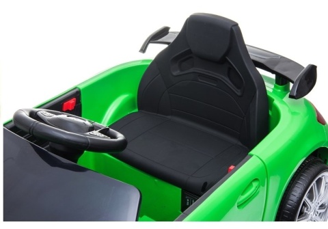 Wygodny fotel z ekoskóry w zielonym Mercedesie GTR na akumulator dla dzieci