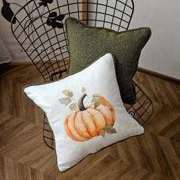 Poduszka dekoracyjna AUTUMN BOUCLE z motywem dyni – welwetowa poduszka jesienna