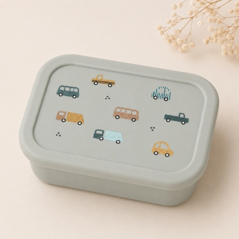 Lunchbox silikonowy dla dzieci z motywem autek w zielonym kolorze