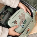 Zielony lunchbox dziecięcy Done by Deer Elphee pakowany do plecaka