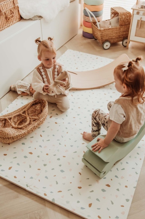 Mata piankowa Play & Go EEVAA Village w pokoju dziecięcym