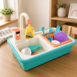 Zlew dla dzieci z obiegiem wody i zestawem naczyń – aranżacja