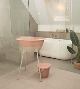Zestaw kąpielowy dla niemowlaka LUMA Babycare Blush Pink ze stojakiem i akcesoriami