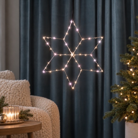 Wisząca gwiazda LED 40 × 45 cm z ciepłym białym światłem w świątecznej aranżacji salonu